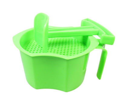 Plastic Juicing Machine Designed for Fruit and Vegetables 22.5 x 11cm 6620 (Parcel Rate)